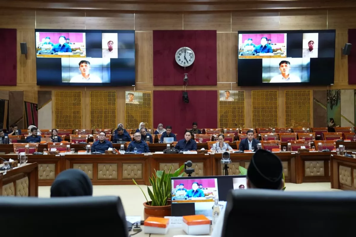 Rapat Kerja Komisi X DPR RI dan Kemenpora untuk rekomendasi kewarganegaraan dua calon pemain naturalisasi Timnas Indonesia,  Mitchell Lee Baker dan Luke Anthony Vickery, Senin, 15 Juni 2026.