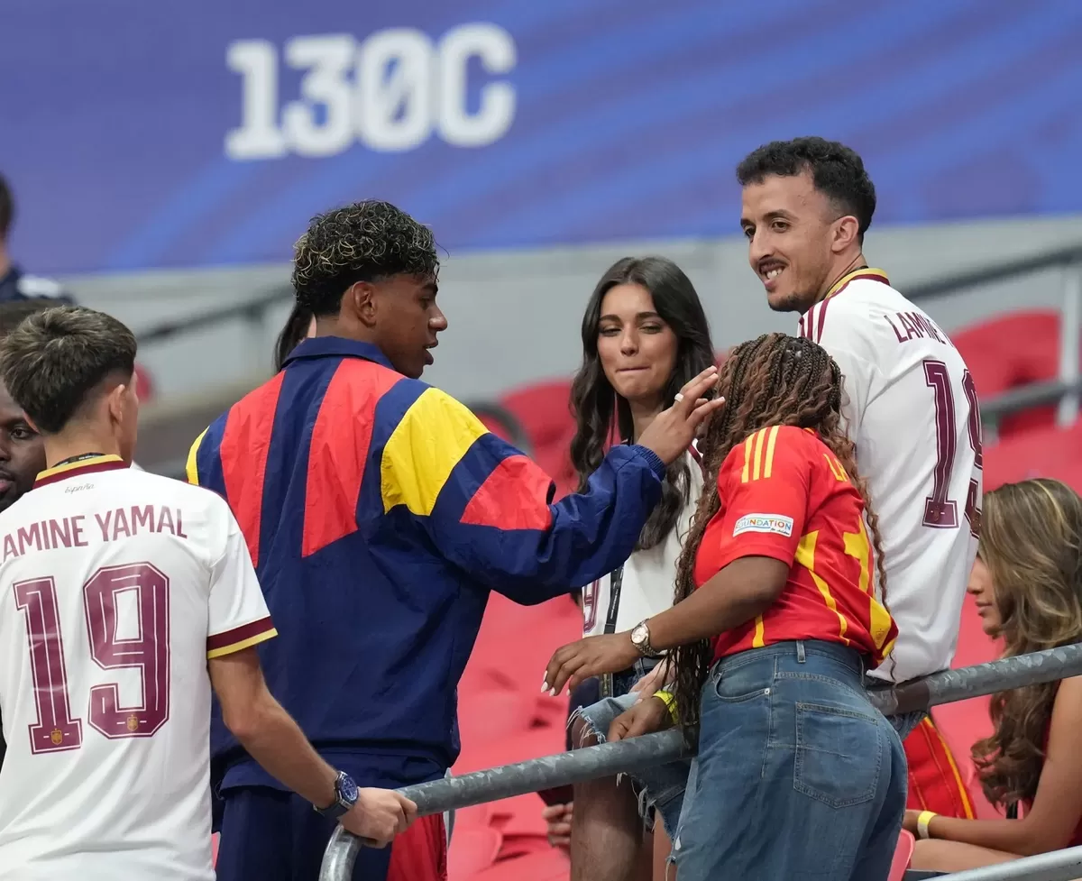 Ines Garcia memberikan dukungan moral kepada Lamine Yamal usai Spanyol ditahan Tanjung Verde 0-0.