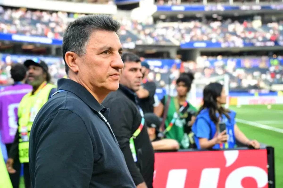 Pelatih Timnas Irak  Amir Ghalenoei. Ia menilai tantangan timnya dari luar lapangan kali ini lebih banyak.  
