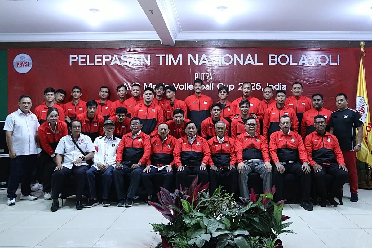 Jajaran pengurus PB PBVSI berfoto bersama dengan para punggawa Timnas Voli Putra Indonesia yang akan berlaga di AVC Men's Cup 2026, 20-28 Juni di India.