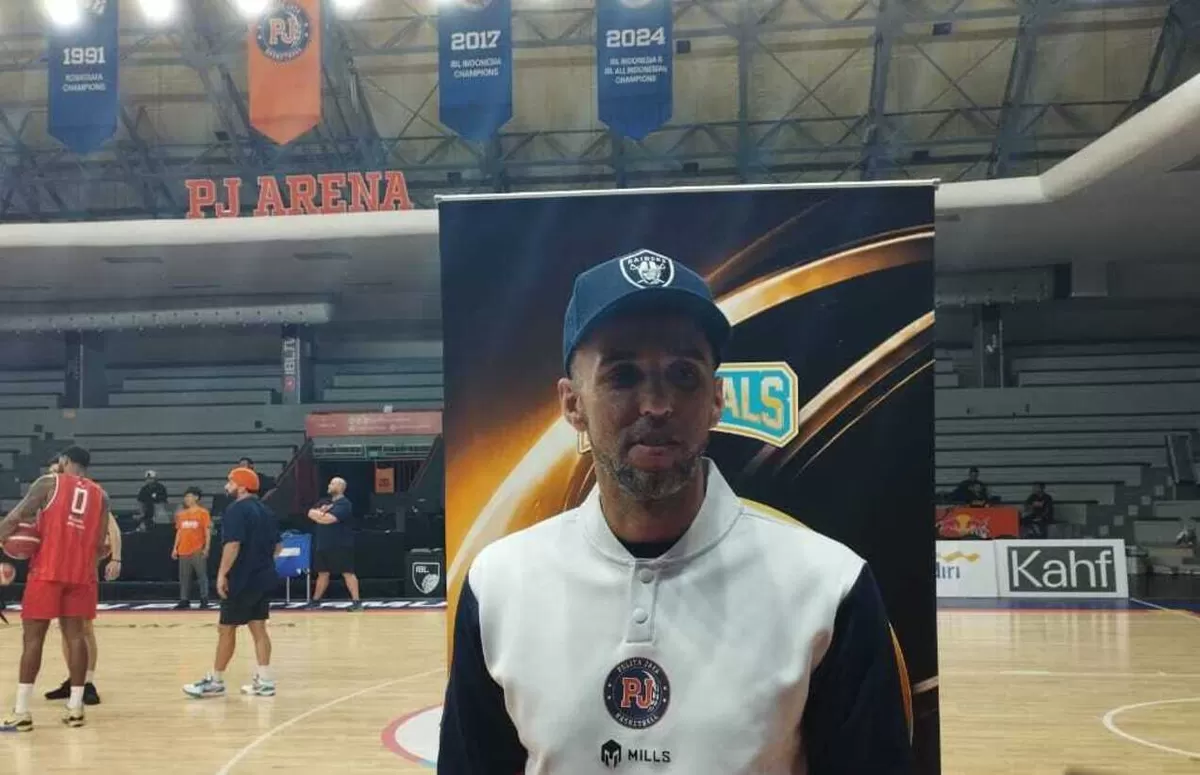 Pelatih Pelita Jaya Basketball Jakarta, David Singleton berbicara mengenai persiapan timnya jelang seri final IBL 2026, Kamis, 18 Juni di Pelita Jaya Arena, Jakarta.