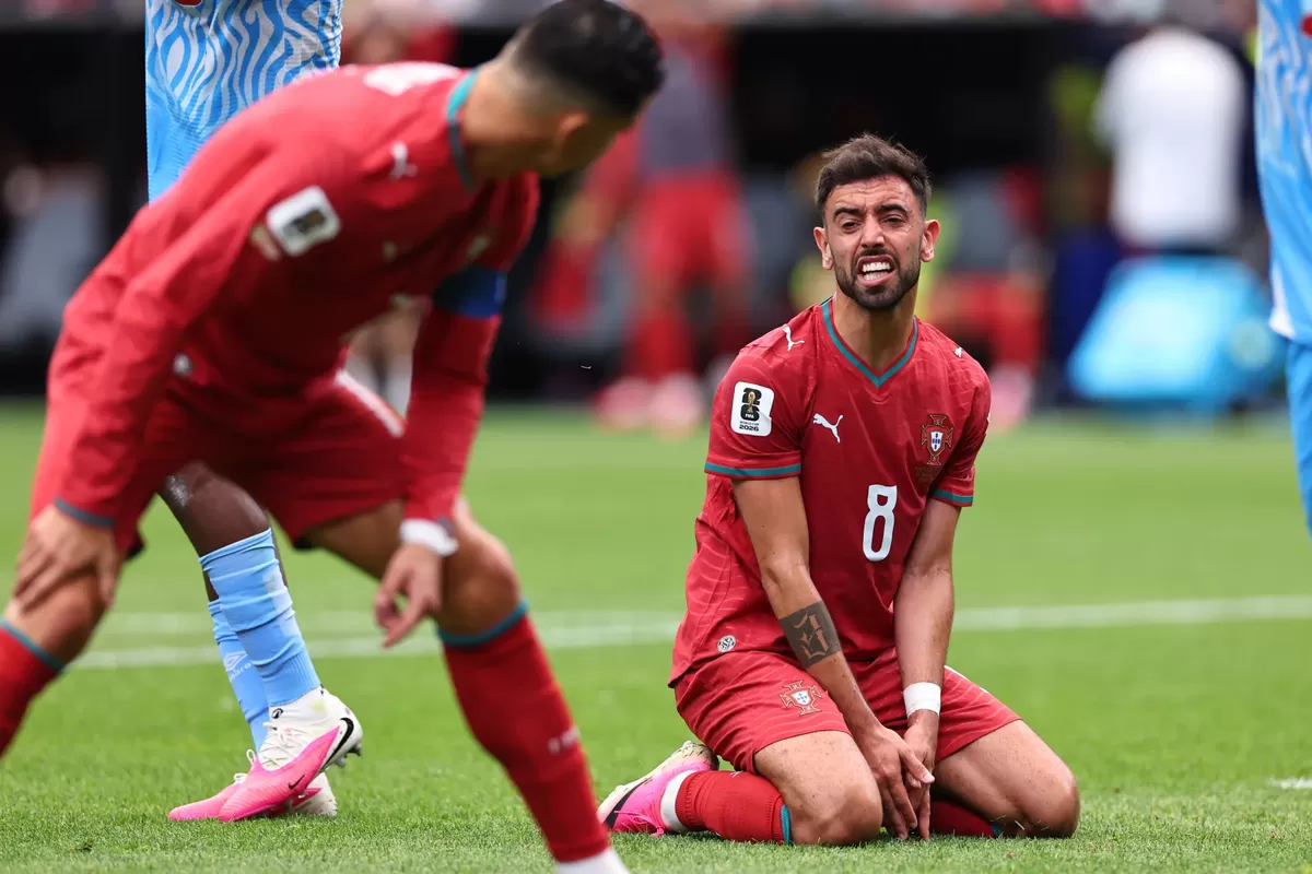 Bruno Fernandes tampak kecewa dengan Cristiano Ronaldo.