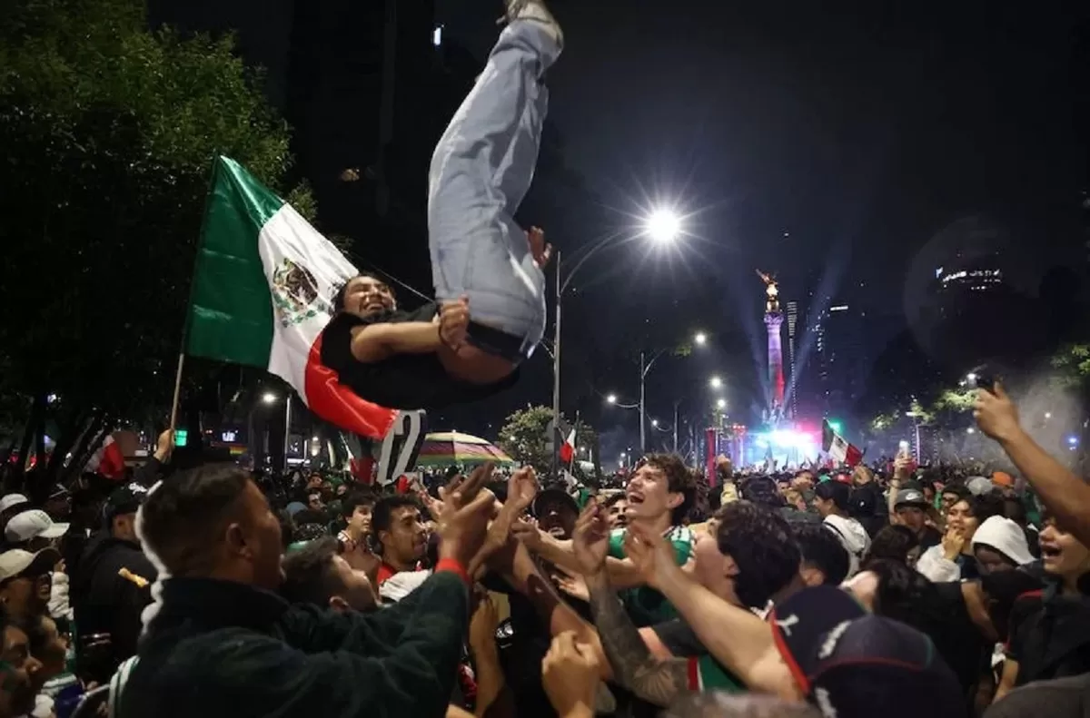 Pengalaman penggemar di jalanan Mexico City sama sekali tidak sepi. 