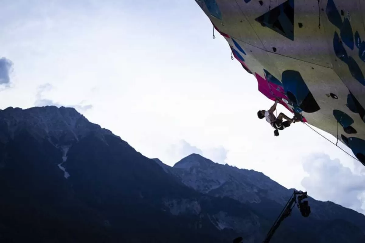 Atlet panjat tebing Indonesia Putra Tri Ramadani saat tampil di putaran final lead putra  seri World Climbing Series Innsbruck 2026, Austria, Minggu, 21 Juni waktu setempat. Ia finis di posisi keempat