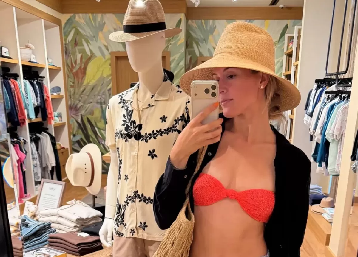 Eugenie Bouchard memamerkan penampilan yang mencolok saat berbelanja selama liburan.