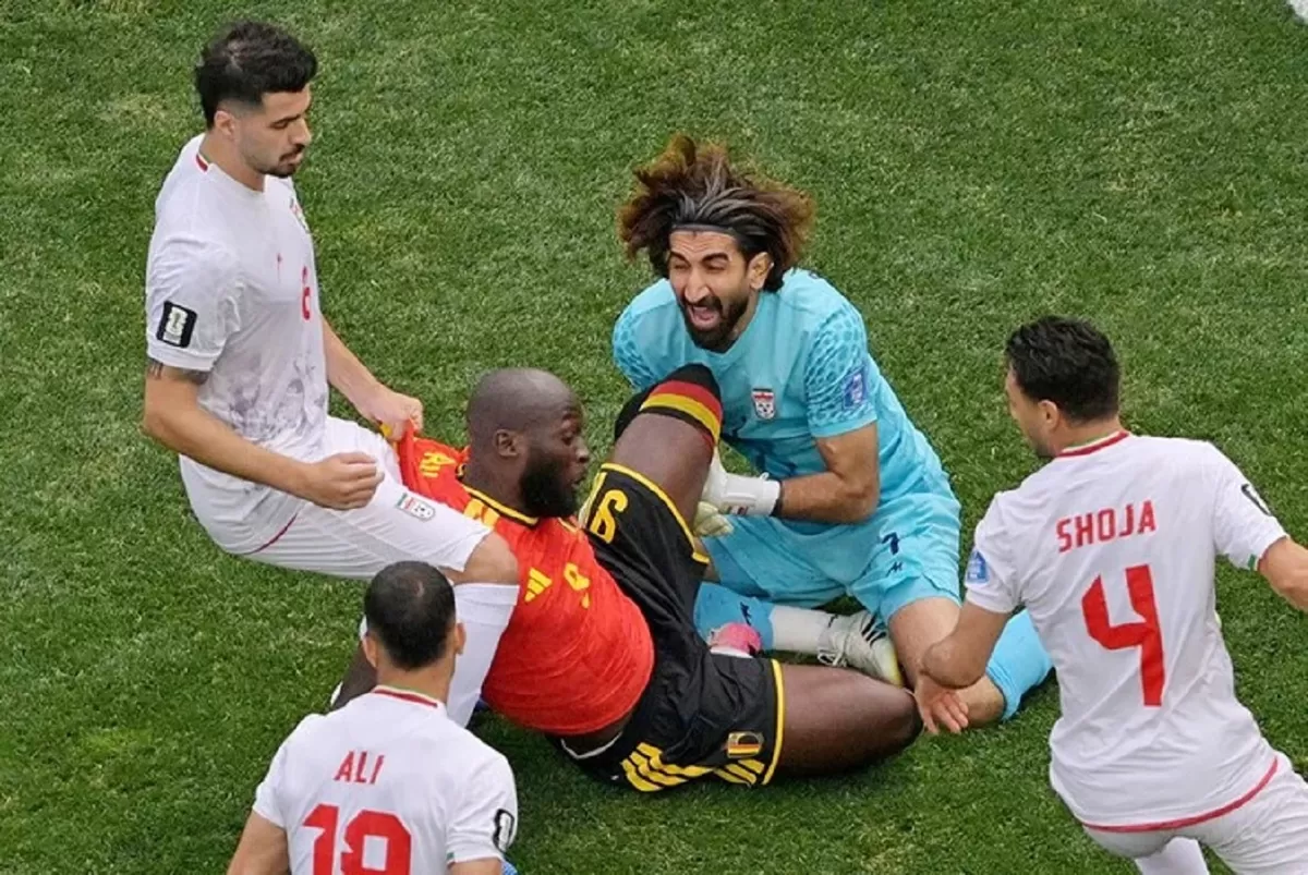 Kiper Alireza Beiranvand melakukan tujuh penyelamatan spektakuler, membantu Iran menahan imbang Belgia