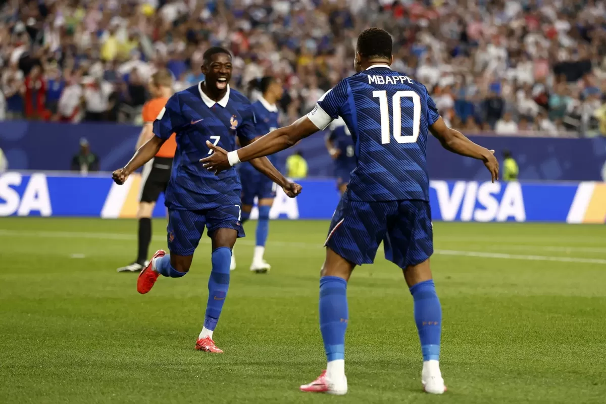 Gol Kylian Mbappe dan Ousmane Dembele mengantar Prancis kemenangan 3-0 atas Irak.