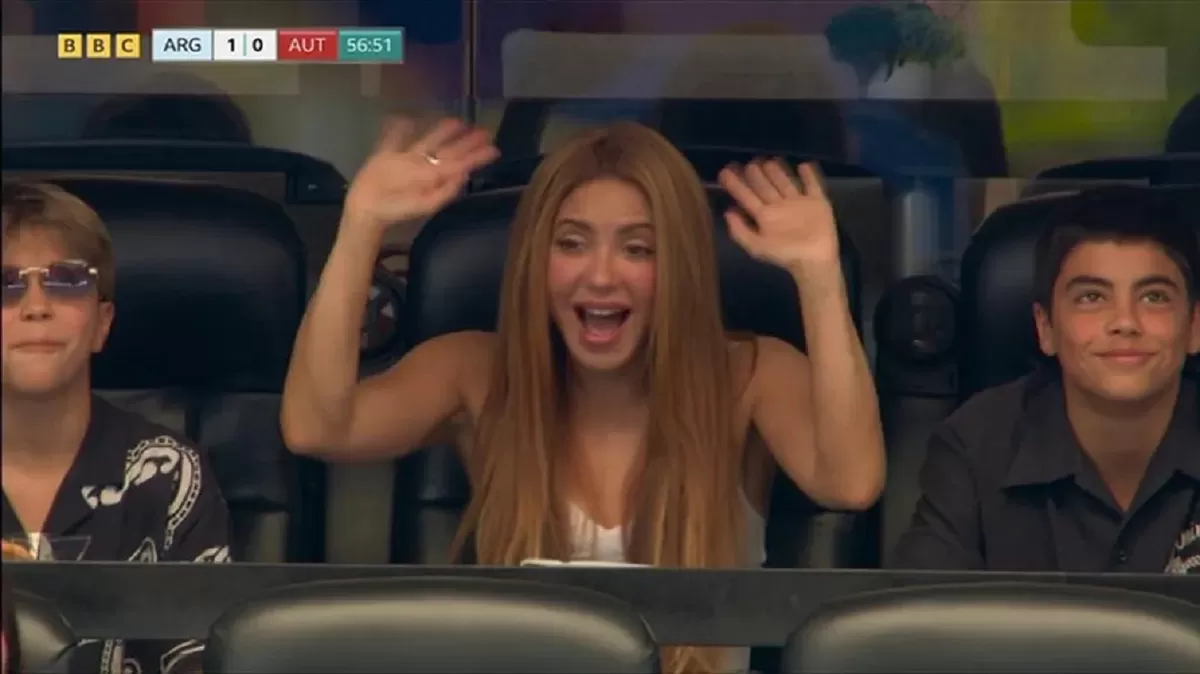 Shakira menyaksikan pertandingan Argentina vs Austria, Selasa 23 Juni 2026. (BBC SPORT)