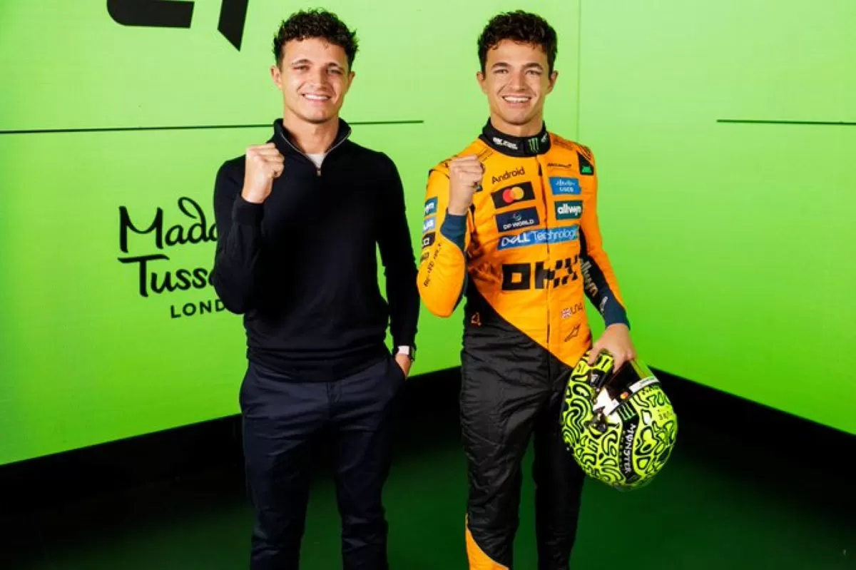 Lando Norris bersama patung lilinnya di Madame Tussauds London (@Motorsport)