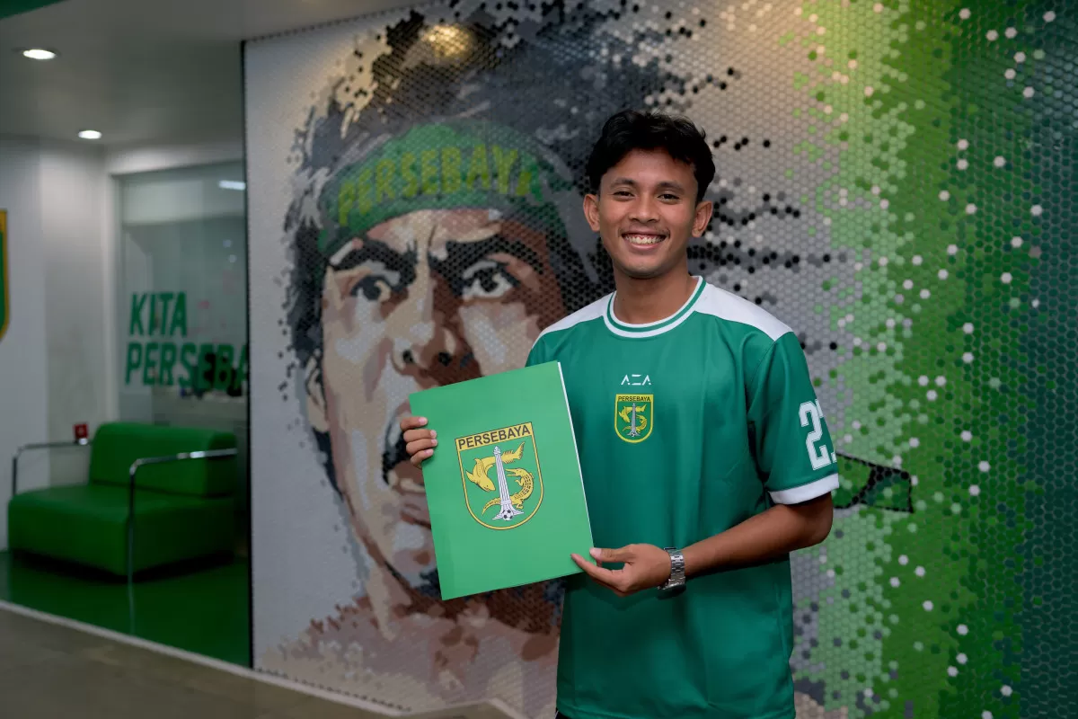Ricky Pratama resmi bergabung dengan Persebaya dimusim 2026/27. (Persebaya)