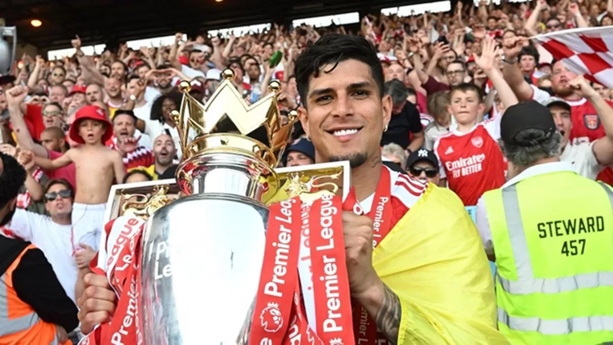 Piero Hincapie bawa Arsenal nikmati trofi Liga Primer Inggris 2025/26. (Arsenal)