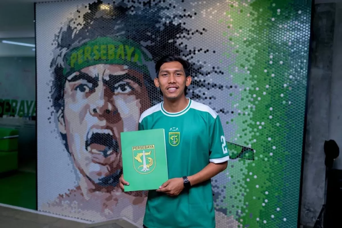 Yusuf Meilana resmi berseragam Persebaya untuk Super League musim 2026/27. (Persebaya)