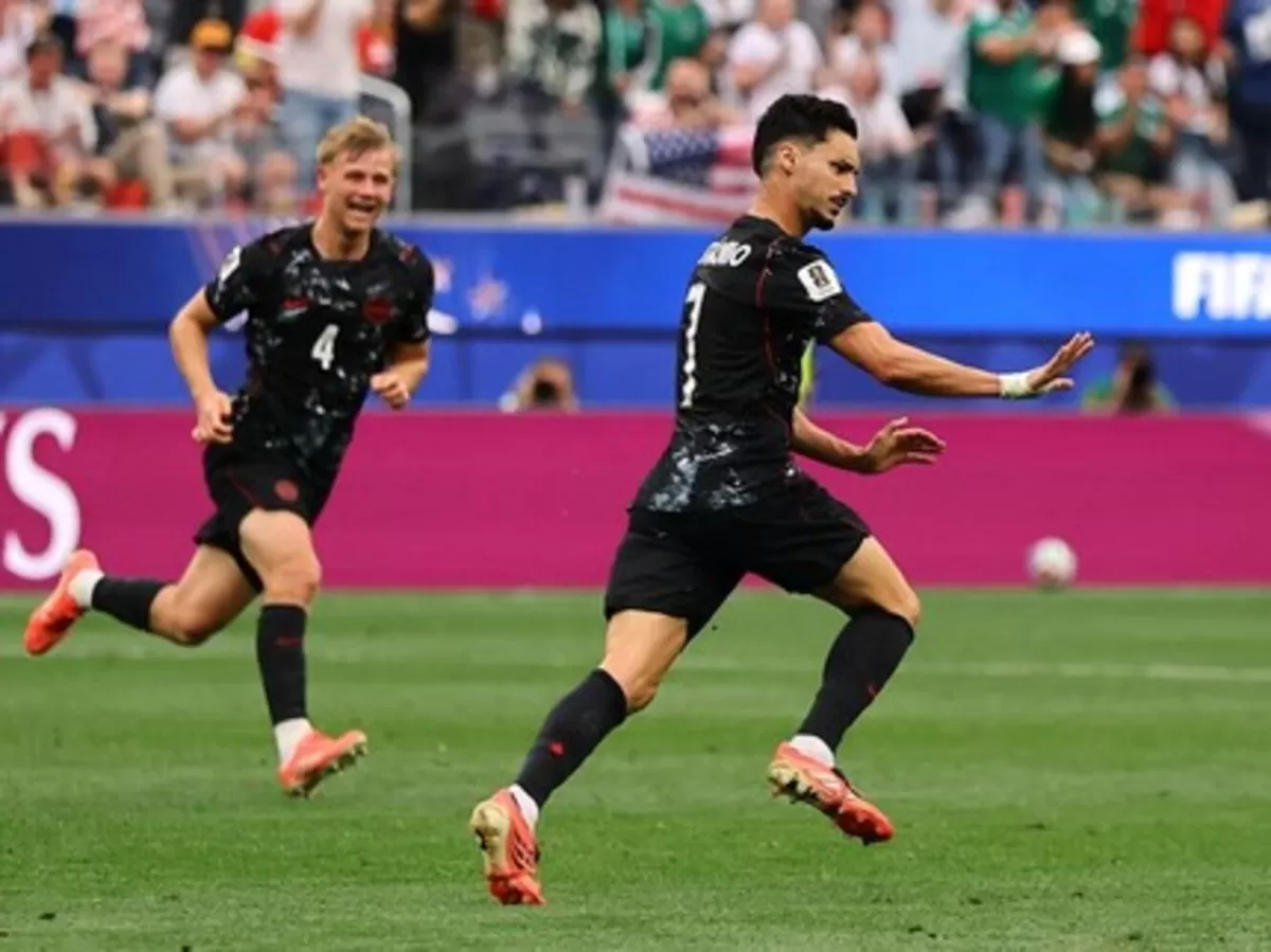Pemain Kanada, Stephen Eustaquio melakukan selebrasi usai bobol gawang Afrika Selatan di Piala Dunia 2026. (Reuters)