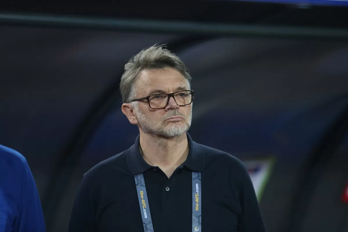 Philippe Troussier salut dengan semangat timnas Jepang yang akan menghadapi Brasil.