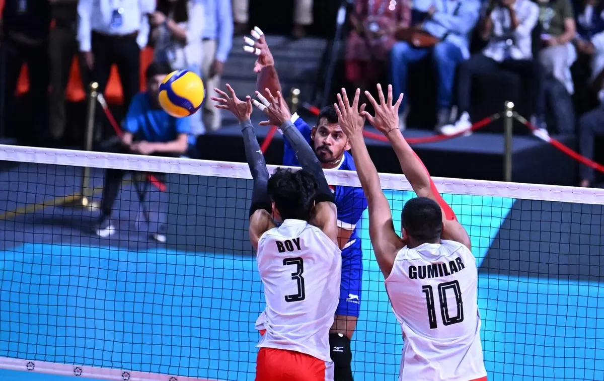 Timnas Indonesia saat menghadapi India di semifinal AVC Cup 2026, pekan lalu. Indonesia akan melajutkan perjalanan di SEA V League 2026 di Filipina dan Jakarta, Juli ini. 