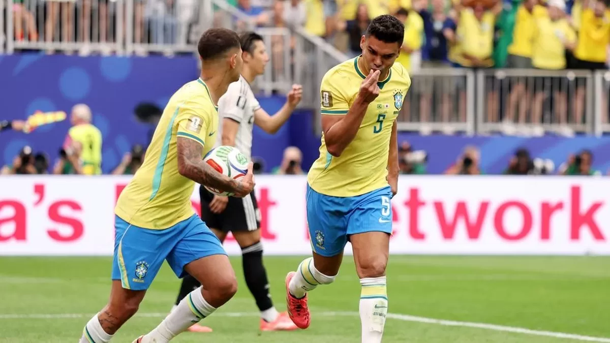 Pemain Brasil Casemiro merayakan gol usai bobol gawang Jepang di Piala Dunia 2026. (AFP)