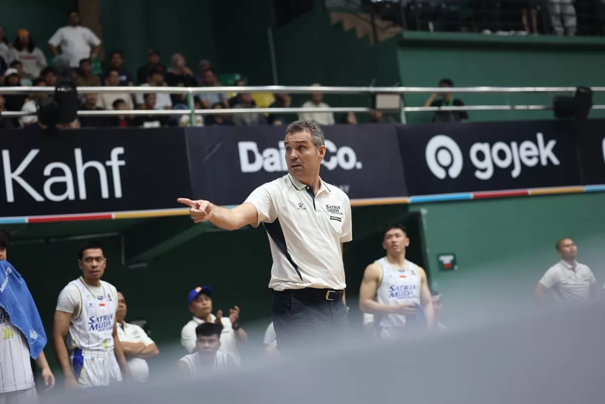 Pelatih Djordje Jovicic resmi berpisah dengan Satria Muda Bandung. Kontraknya tidak diperpanjang lagi setelah gagal membawa SM juara IBL musim 2026.