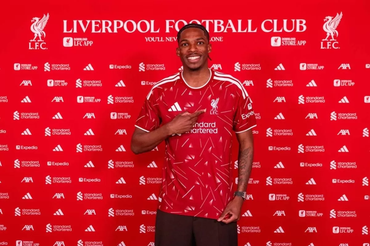 Jeremy Jacquet resmi berseragam Liverpool untuk musim 2026/27. (Liverpool FC)