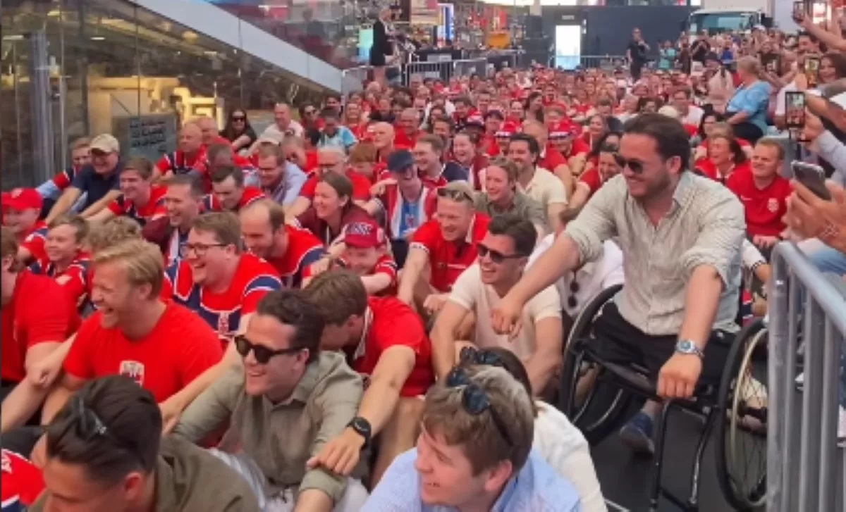 Selebrasi Viking Row di Times Square. (Tangkapan Layar @norgesfotballforbund)