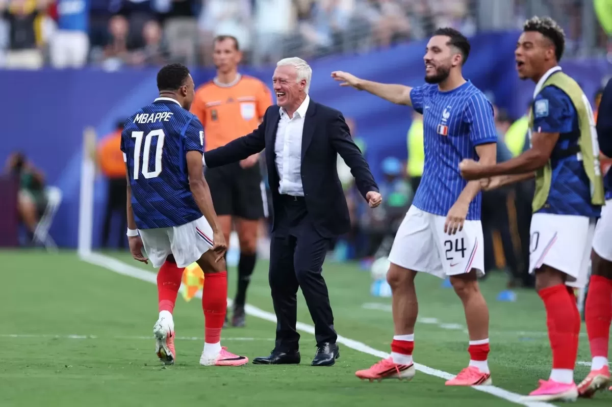 Kylian Mbappe merayakan kemenangan Prancis 3-0 atas Swedia setelah menyumbang dua gol.