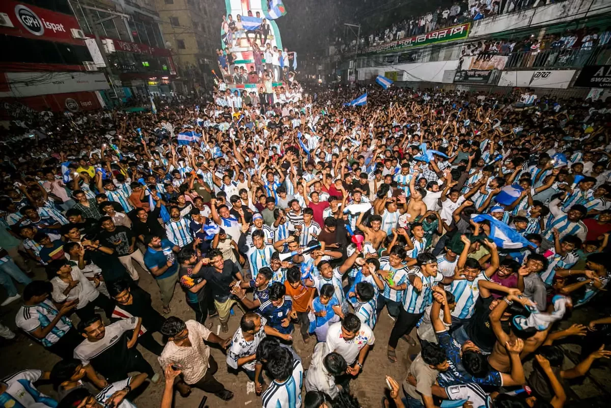 Lautan manusia di Bangladesh mendukung timnas Argentina di Piala Dunia 2026. 