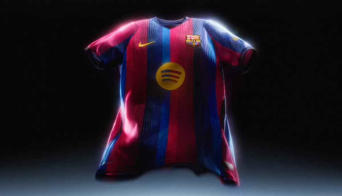 Jersey kandang baru klub barcelona untuk musim 2026/27.  (soccerbible)