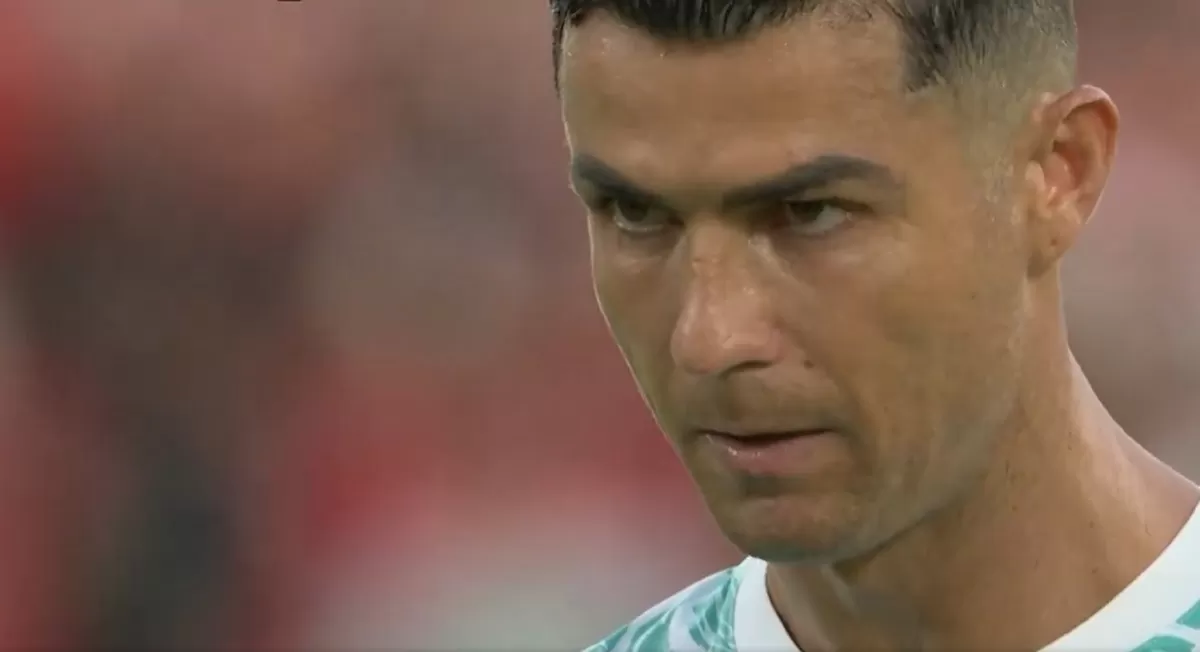 Cristiano Ronaldo bicara pada dirinya sendiri sebelum eksekusi tendangan penalti.
