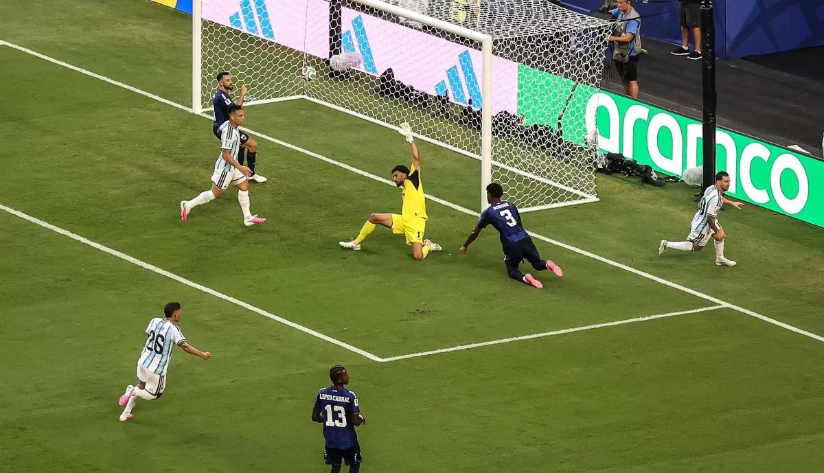Argentina taklukkan Tanjung Verde 3-2. Lionel Messi sumbang satu gol. (@fifaworldcup)