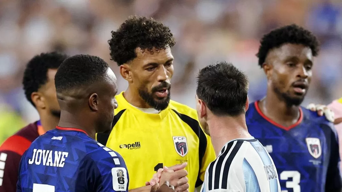 Lionel Messi memberikan pujian untuk kiper Tanjung Verde, Vozinha. (Getty Images)