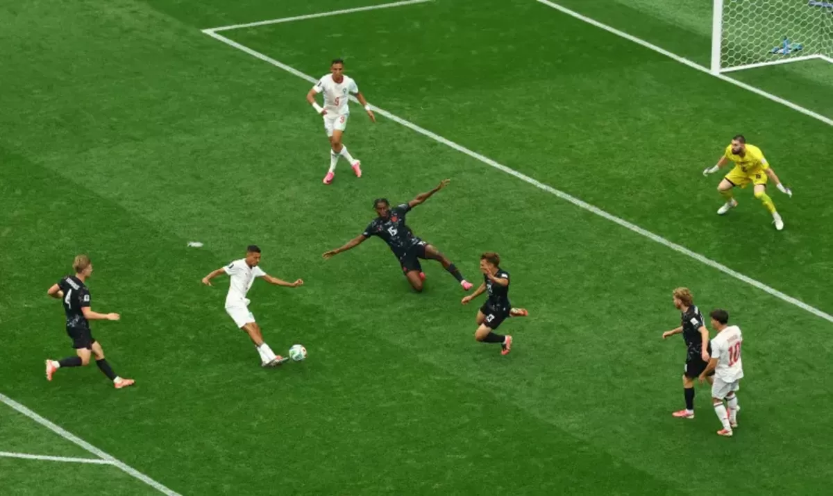 Azzedine Ounahi dari Maroko mencetak gol kedua bagi Maroko di babak 16 besar Piala Dunia 2026 di Stadion Houston, Minggu, 5 Juni dini hari WIB. Maroko menang besar 3-0.