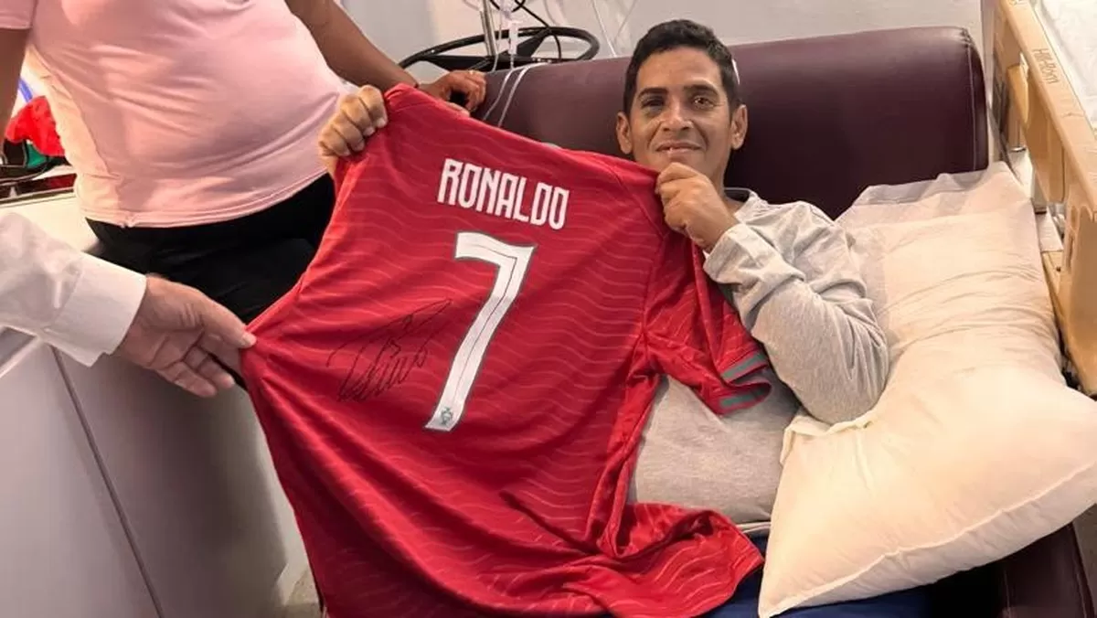 Jersey Cristiano Ronaldo untuk korban gempa Venezuela.