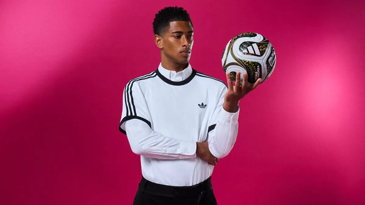 adidas resmi memperkenalkan TRIONDA FINAL, bola resmi yang akan digunakan pada babak semifinal hingga final Piala Dunia 2026.