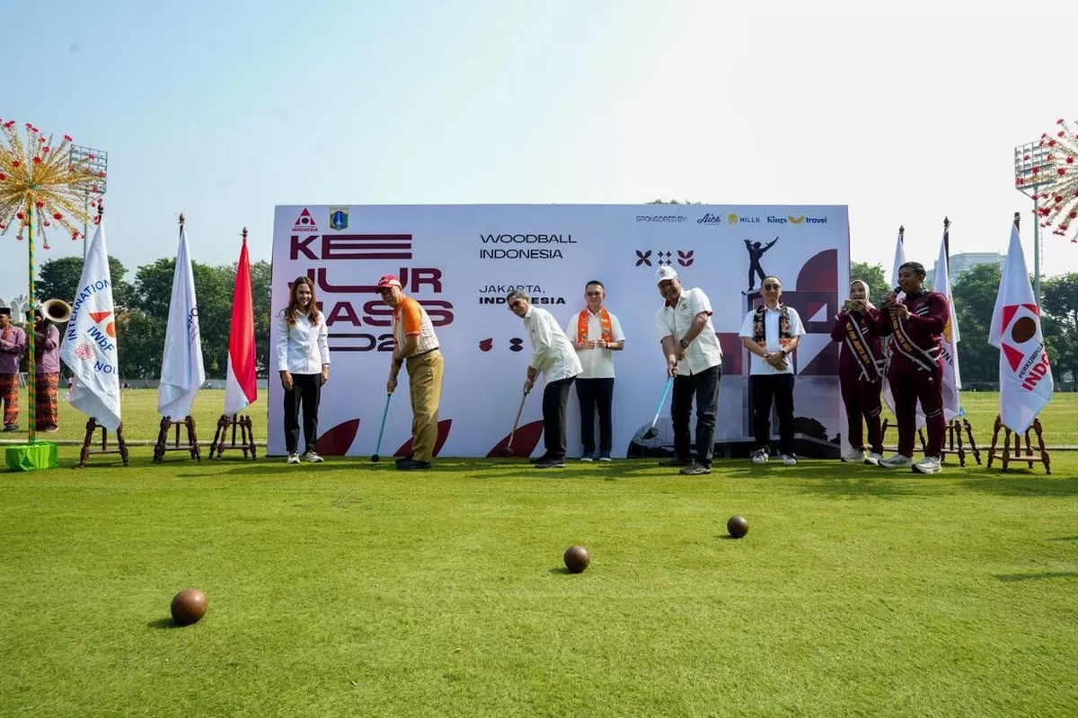 Ketua Umum IWBA, Aang Sunadji, bersama perwakilan Komite Olimpiade Indonesia dan Komite Olahraga Nasional Indonesia membuka Kejurnas Woodball 2026 di Jakarta, Senin, 6 Juli 2026.