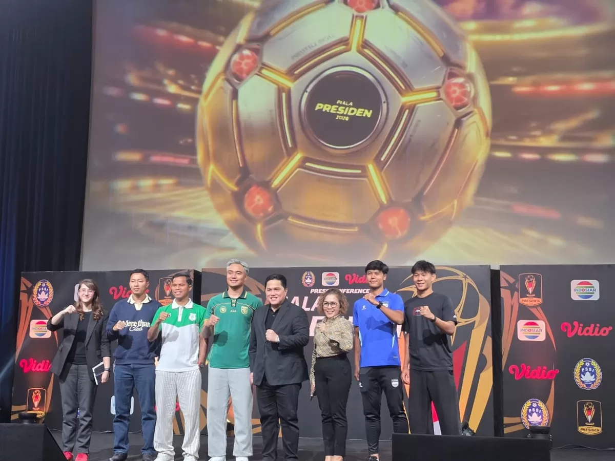 Ketua Umum PSSI Erick Thohir, bersama Ketua OC, dan perwakilan pemain lima tim Indonesia dalam jumpa pers Piala Presiden 2026, di Jakarta, Senin, 6 Juli 2026.