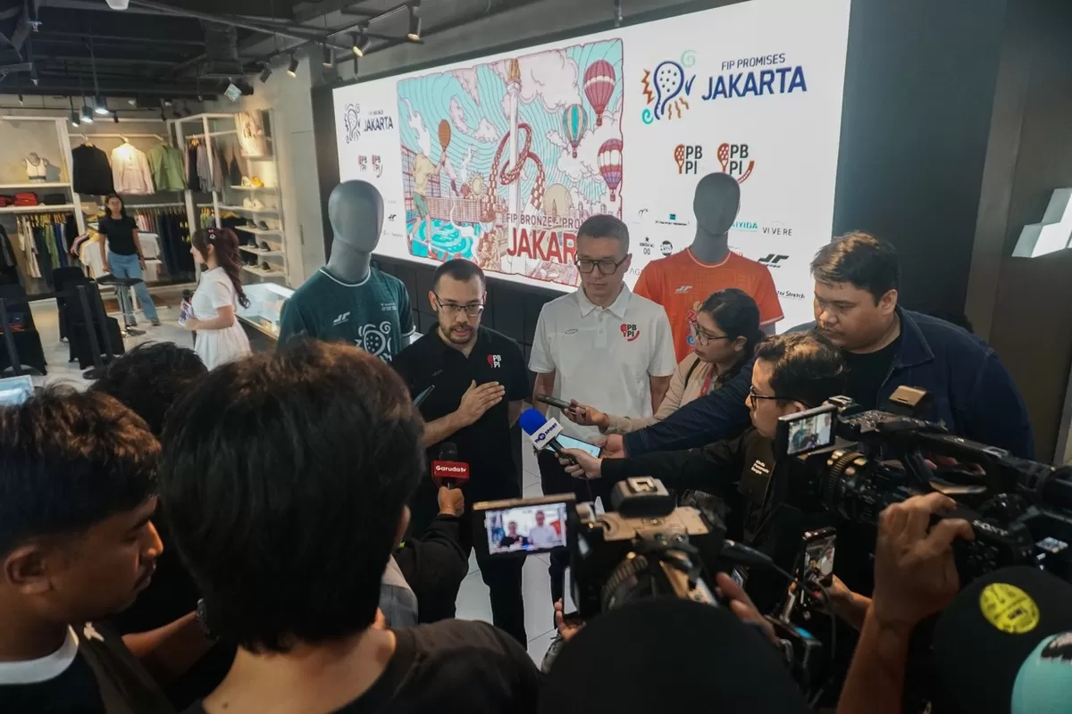 Head of International Relations PBPI Maximiliano Baratawidjaja dan Wakil Ketua Umum PBPI Mochtar Sarman dalam jumpa pers FIP Bronze-Promises Jakarta 2026, di Senayan, Jakarta, Senin, 6 Juli 2026.