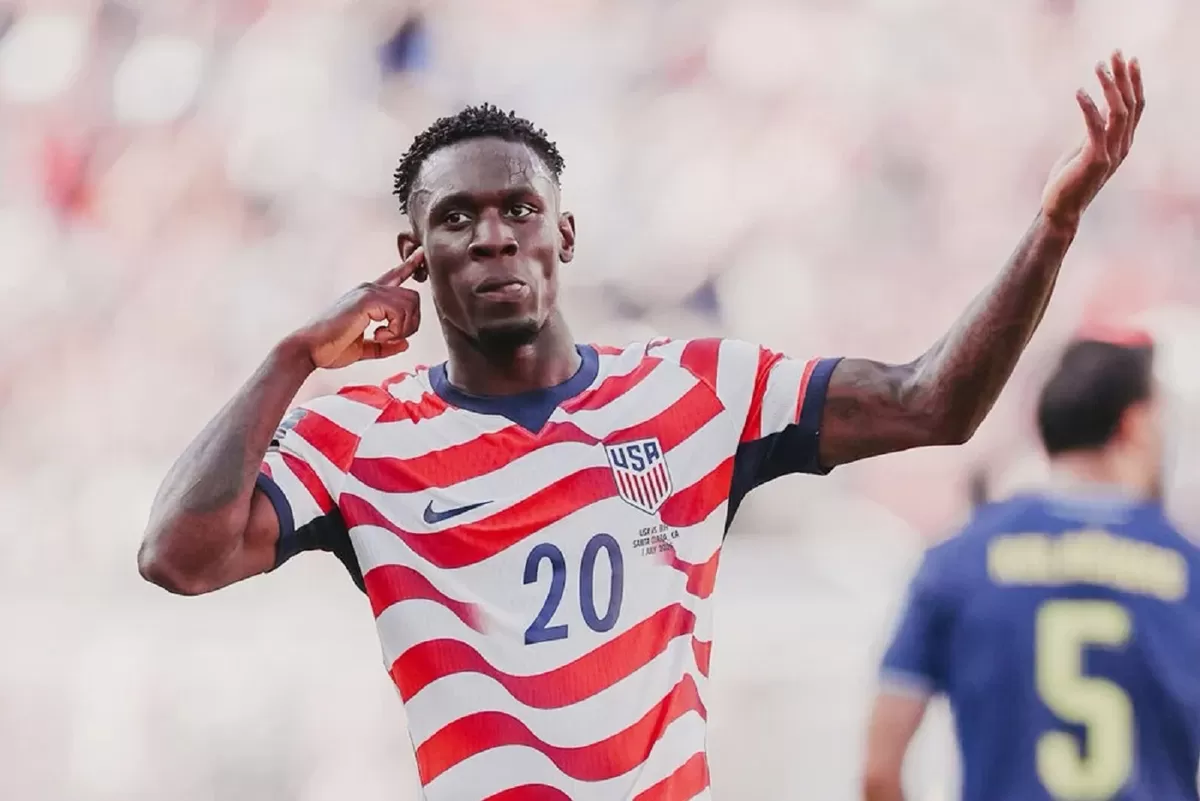 FIFA menangguhkan sementara hukuman larangan bermain satu pertandingan bagi striker AS Folarin Balogun.