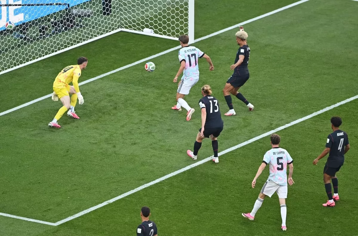 Charles De Ketelaere mencetak dua gol untuk Belgia saat membius Amerika 4-1 di babak 16 besar Piala Dunia 2026