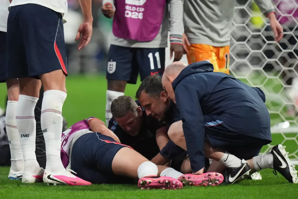 Jordan Henderson belum bermain satu menit pun sudah cedera.