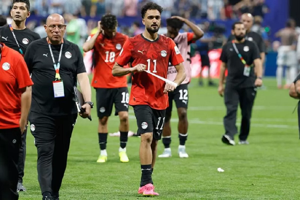 Penyerang Mesir, Mostafa Zico, sebut wasit merampok Mesir dari Argentina.  (ahram)