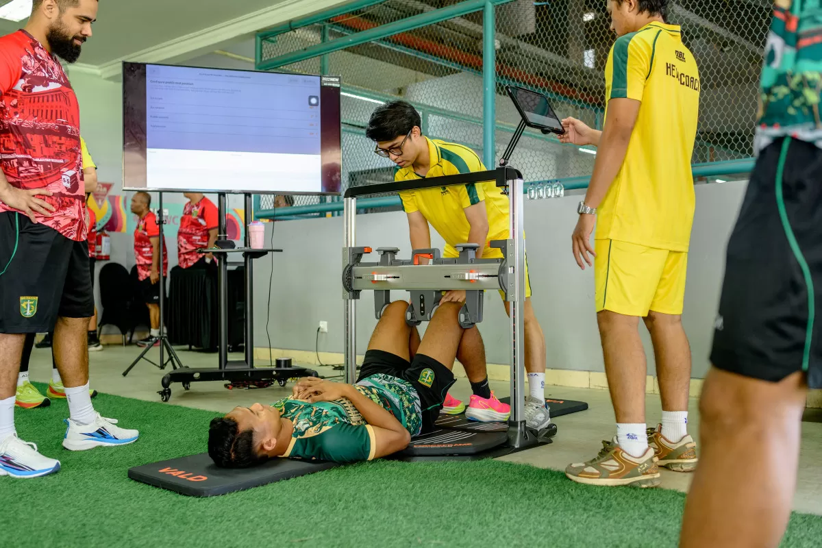 Skuat Persebaya jalani measurement test dengan menggunakan pendekatan sport science. (Persebaya)
