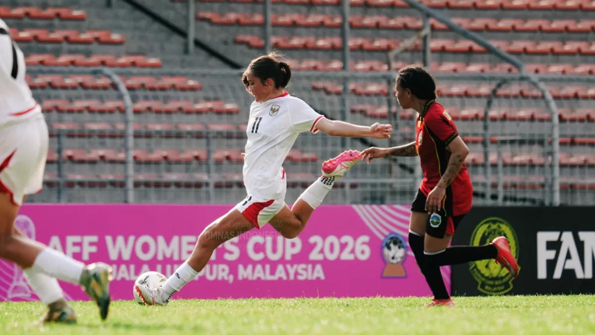 Pemain Timnas Putri Indonesia, Sydney Sari Hopper (11) mencoba melakukan sepakan di laga perdana penyisihan grup AFF Women's Cup 2026. Melawan 2-0 atas Timor Leste, di Malaysia, 10 Juli.