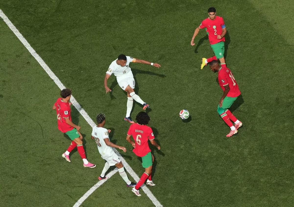 Kylian Mbappe mencetak gol indah ke gawang Maroko.