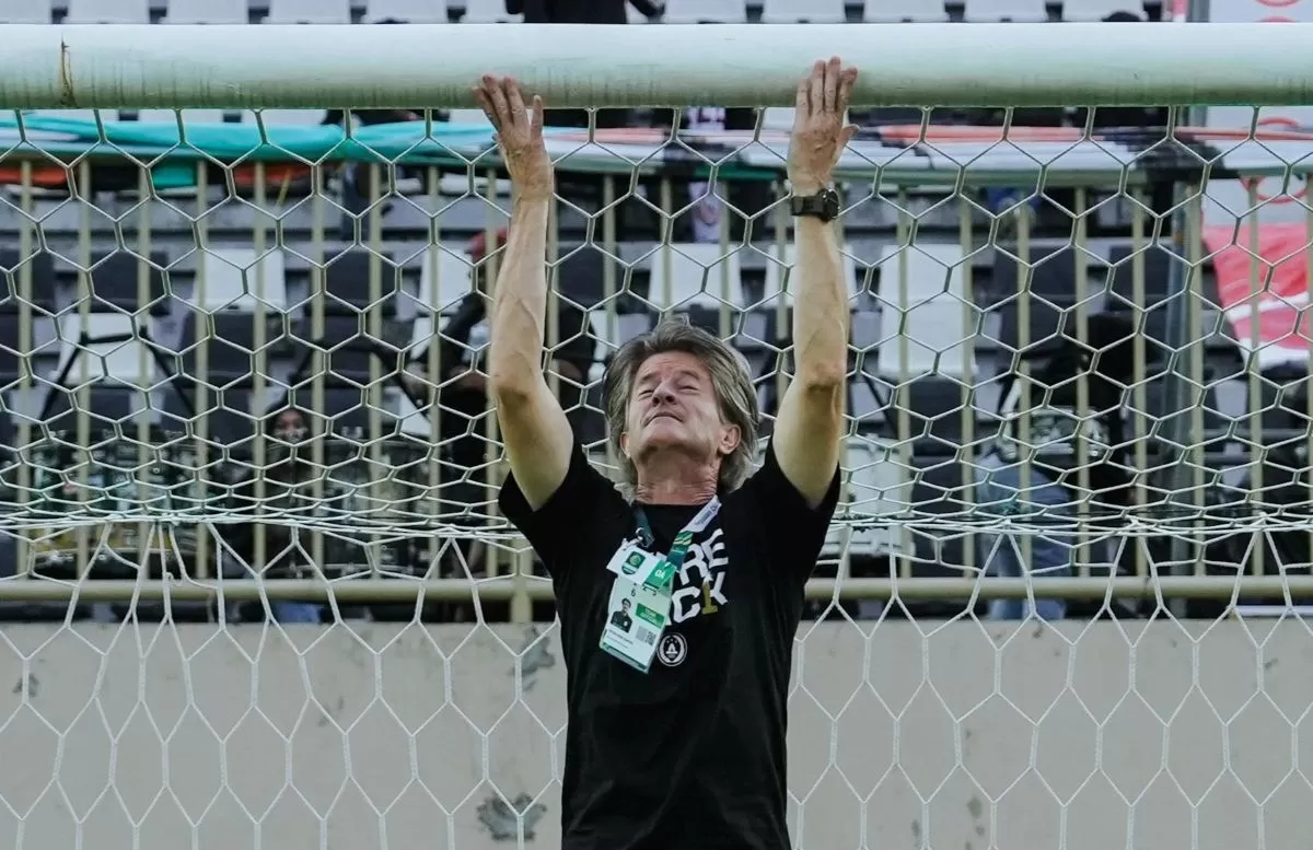 Pieter Huistra kembali dipercaya melatih skuat PSS Sleman. (@pssleman)