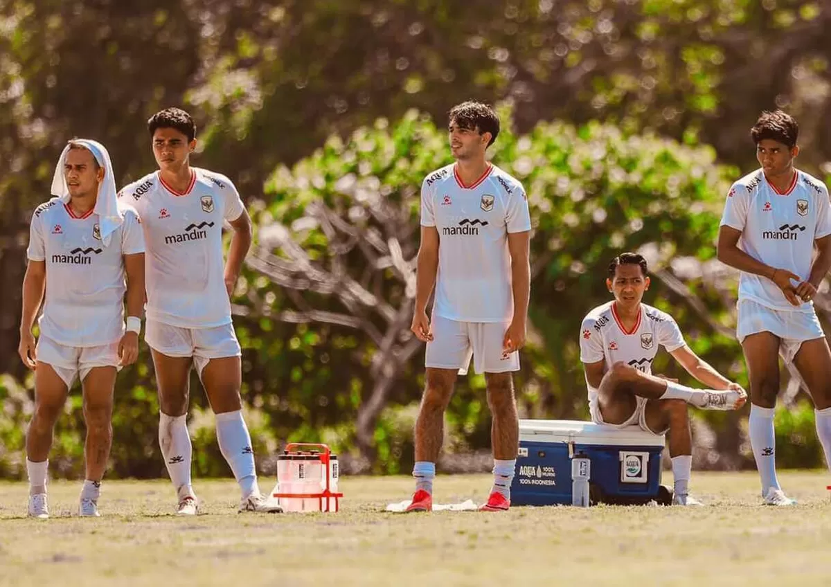 Bergabung dalam pemusatan latihan tahap pertama Timnas Indonesia di Bali menjadi babak baru yang telah lama dinantikan Tim Geypens (tengah).