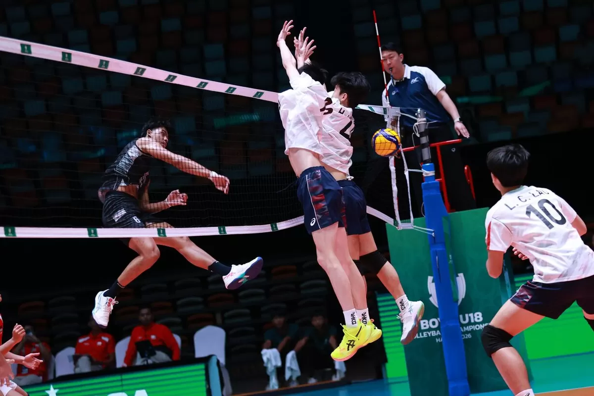 Smes keras yang dilayangkan pemain Indonesia gagal menyebrang ke kubu lawan, pada laga terakhir penyisihan Grup AVC Cup U18 2026 melawan Hong Kong, di Hoiku, Selasa, 14 Juli 2026.