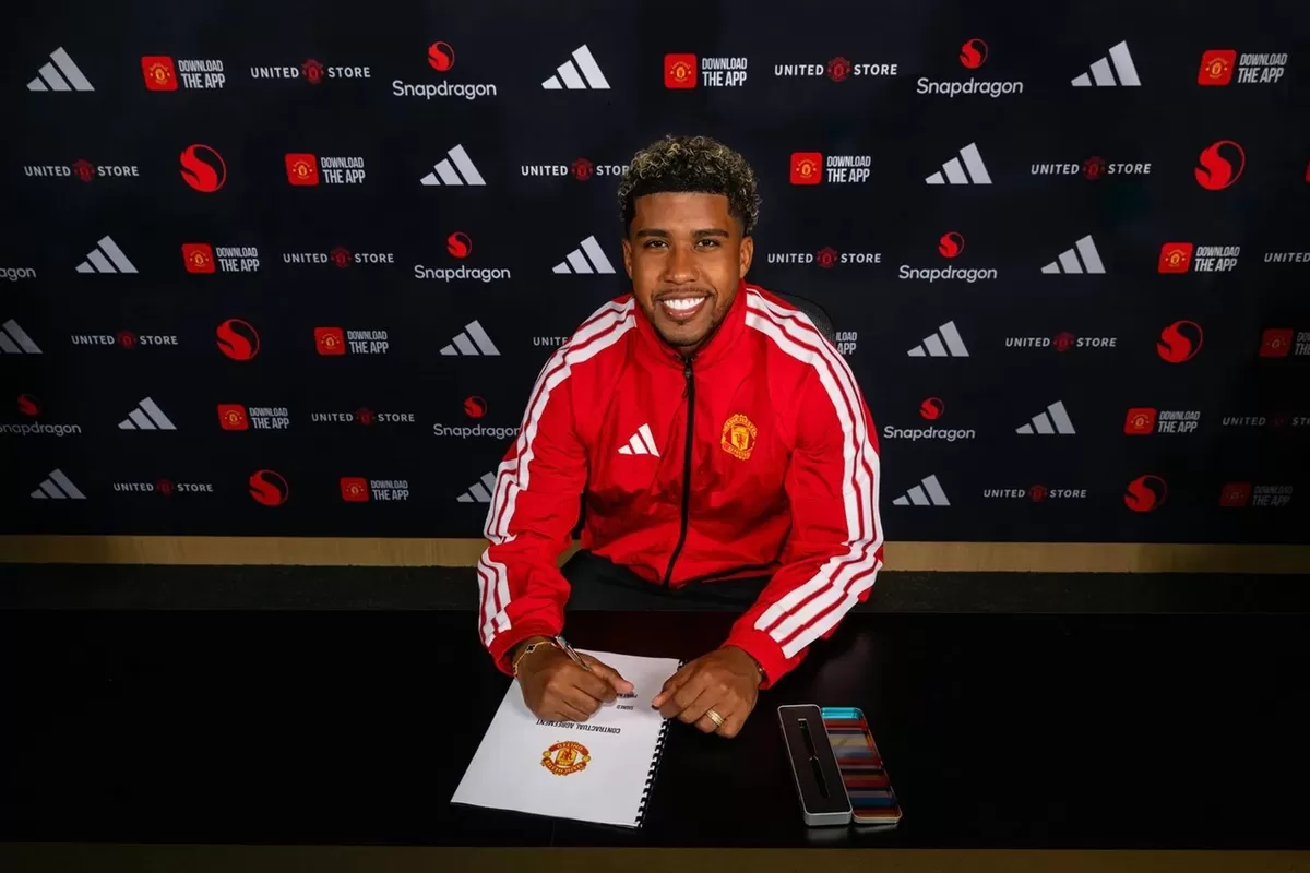 Andrey Santos resmi bergabung dengan Manchester United. (Manchester United)