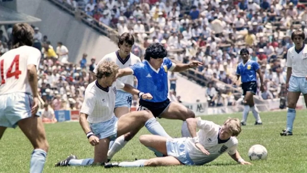 Legenda Maradona mencetak dua gol mengantar kemenangan Argentina atas Inggris di perempat final Piala Dunia 1986.