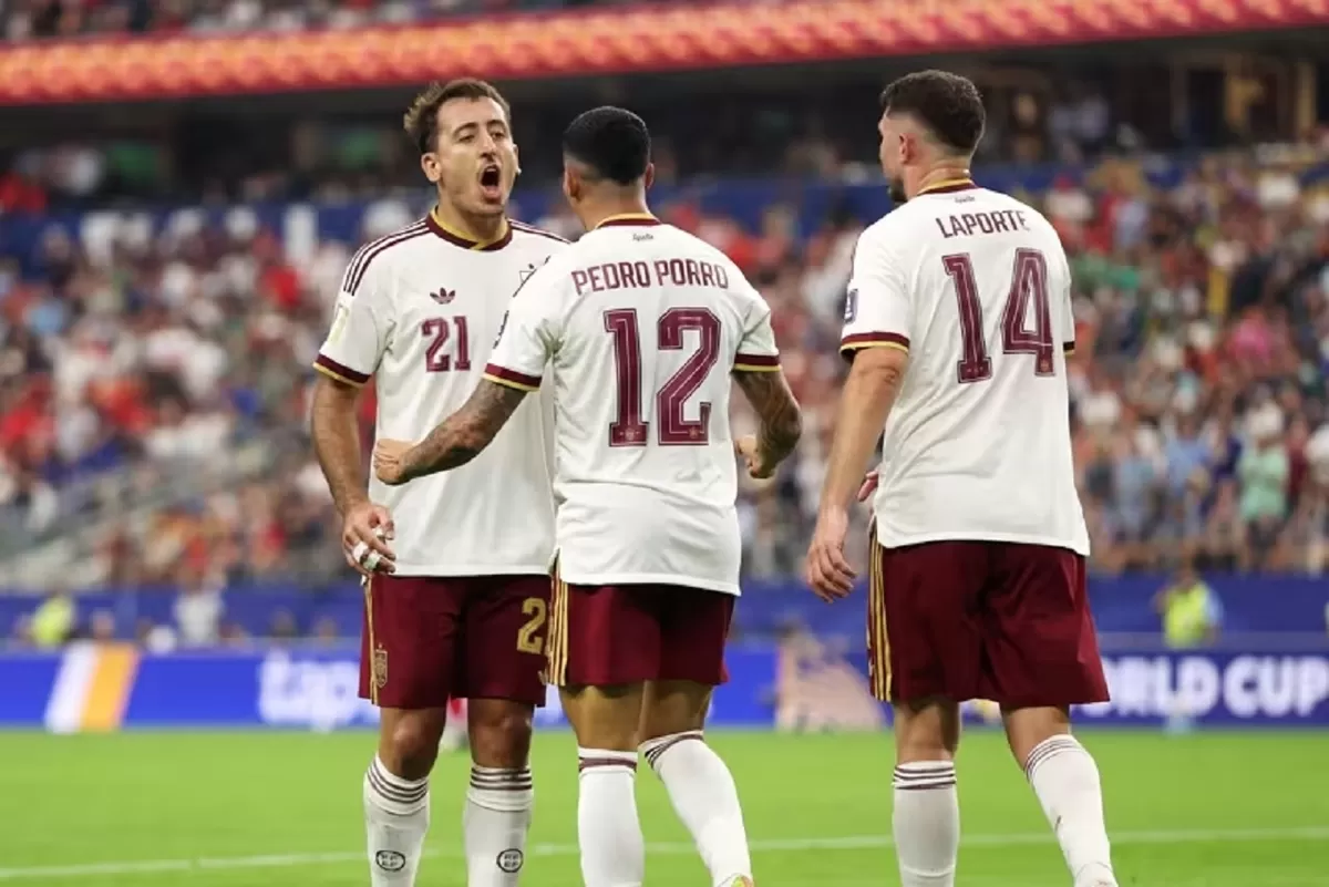Mikel Oyarzabal dan Pedro Porro mencetak gol kemenangan Spanyol 2-0 atas Prancis.