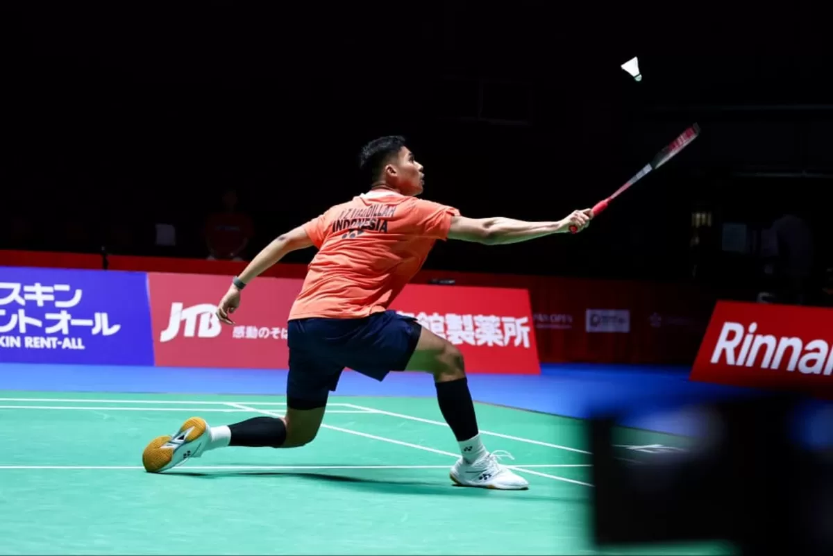 Moh Zaki Ubaidillah menyusul rekannya Alwi Farhan ke babak kedua Japan Open 2026, Rabu, 15 Juli. Melajunya mereka jadi tanda regenerasi di sektor ini mulai berjalan.