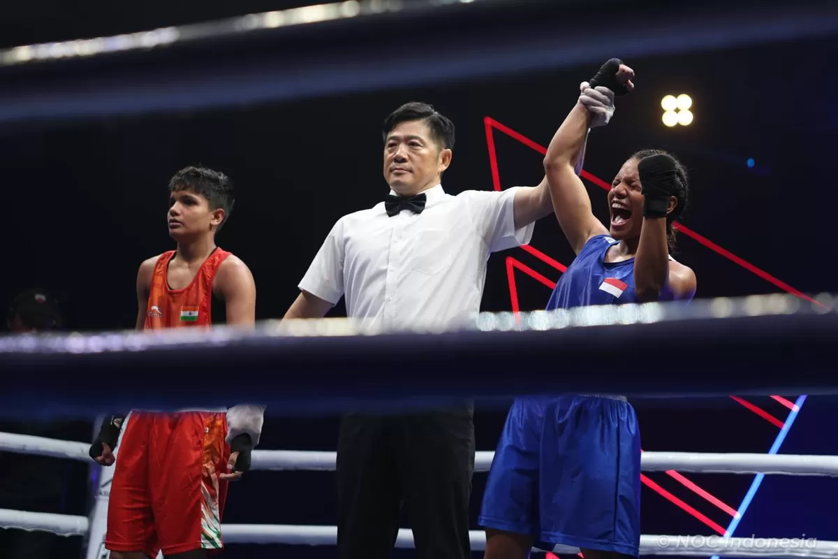 Petinju muda Indonesia, Anggi Intania Chalik meraih medali emas di Asian Boxing U-19 & U-23  Championship 2026 di Hall Basket GBK Senayan, Rabu, 15 Juli. 